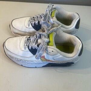 NIKE AIR MAX 90 LTRSE shoes specifically a saver a our planetKids  . Sneakers